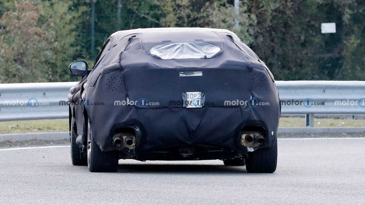Foto - Ferrari Purosangue, nuove foto spia dei collaudi
