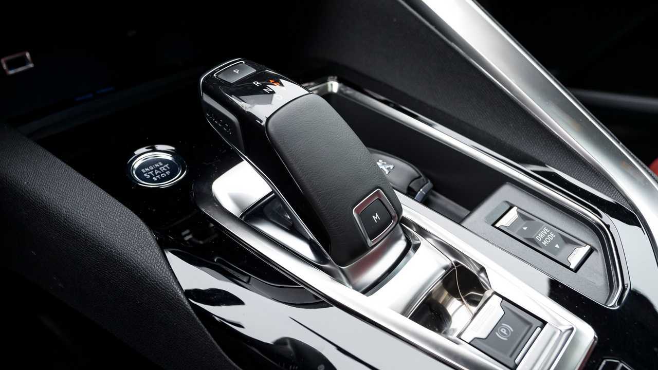 Peugeot 3008, селектор трансмиссии