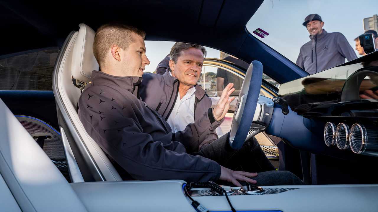 Test nel mondo reale Mercedes-Benz Vision EQXX