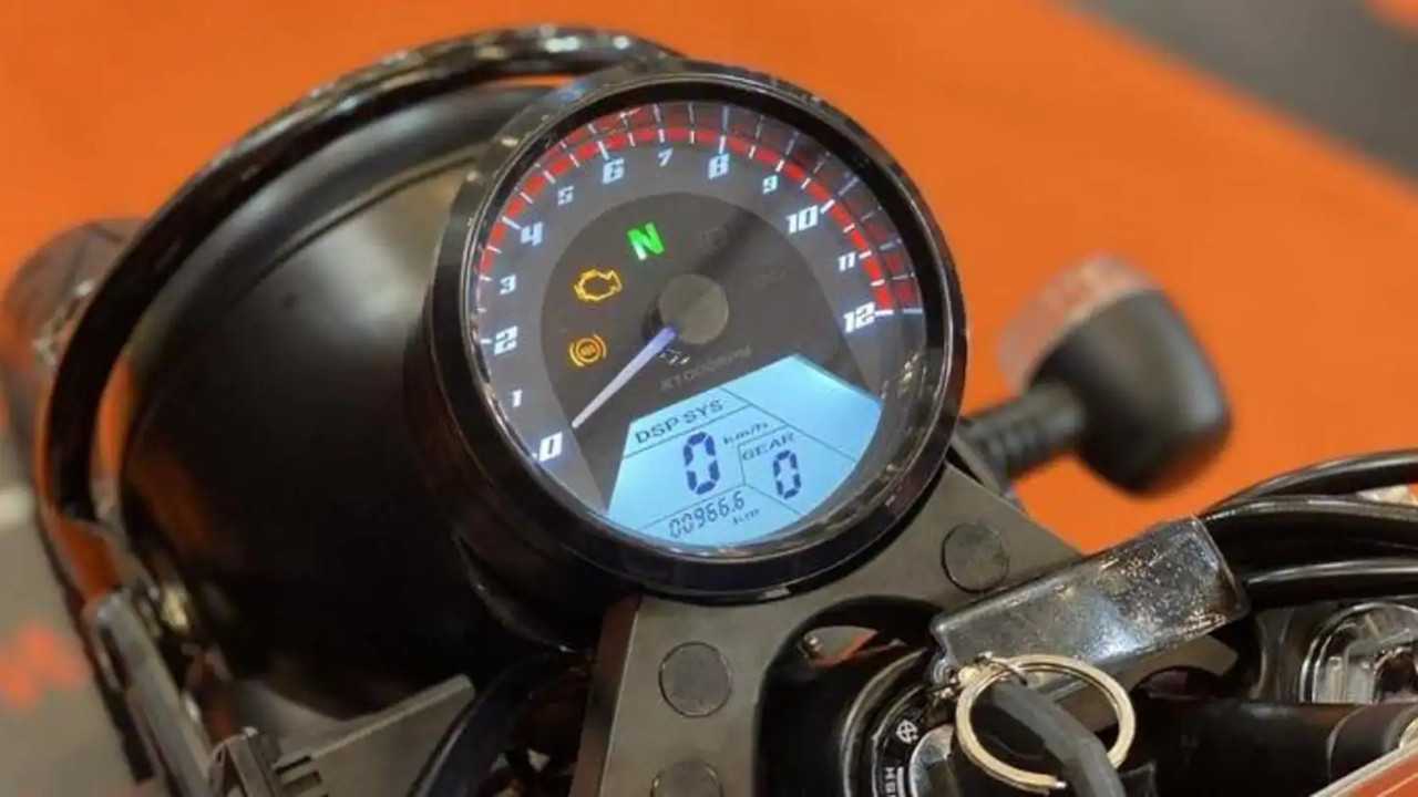 The Keeway SCR 250V Is A Retro Roadster With A Tiny V-Twin