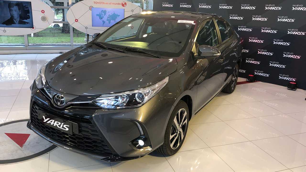 TOYOTA-YARIS-4