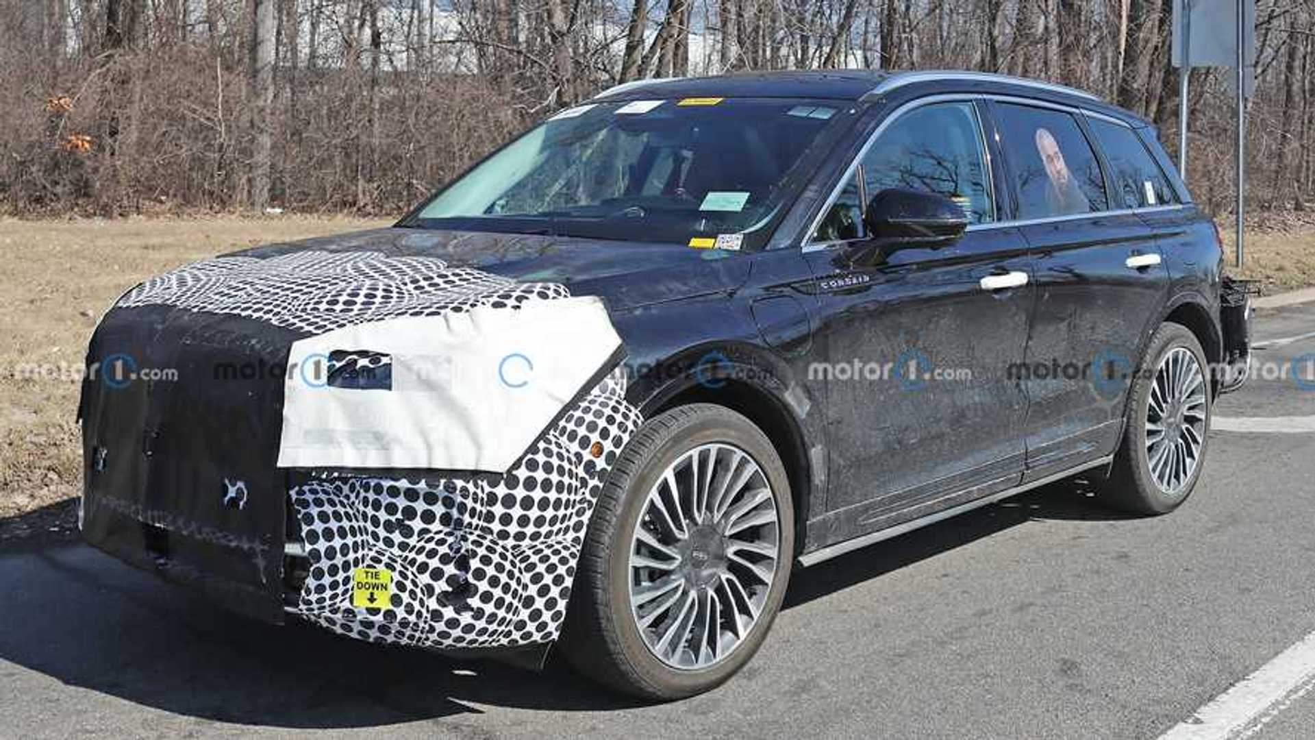2023-lincoln-corsair-kanye-west-spy-shots.jpg