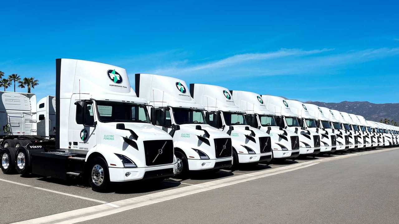Volvo Trucks VNR elettrico, 16 unità per Maersk Group