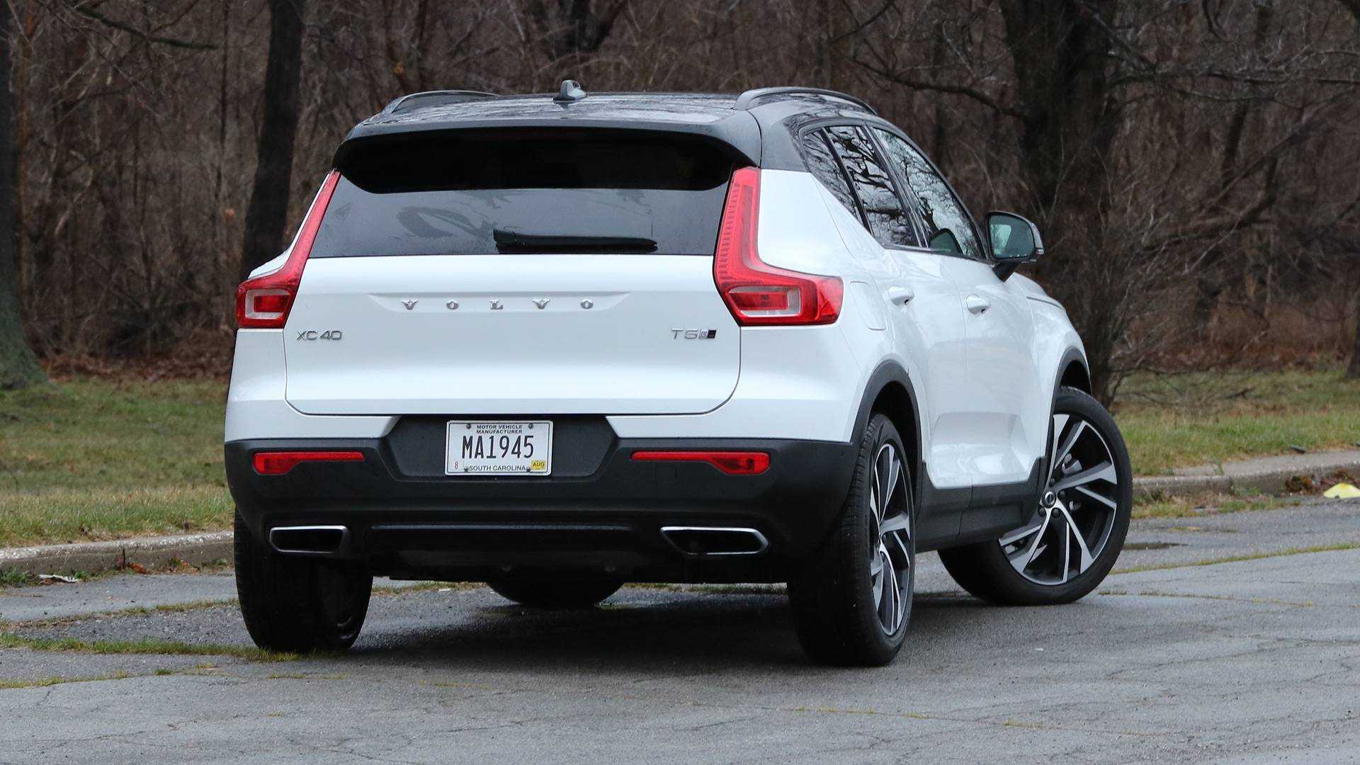 2019-volvo-xc40-r-design.jpg