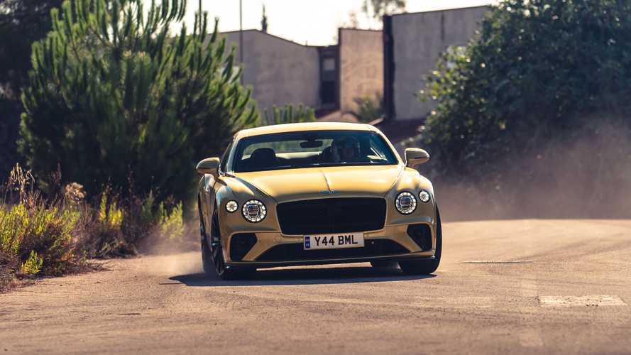 A Bentley megfaroltatta a Continental GT Speedet, hogy bizonyítsa: nem csak üzletembereknek készítenek autókat