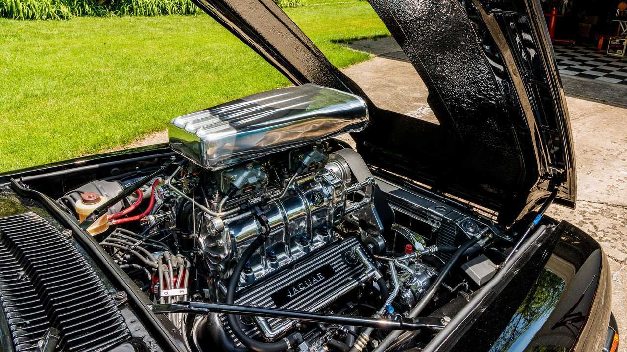 Jaguar XJS (1977) com motor 7.62L V8 Chevrolet