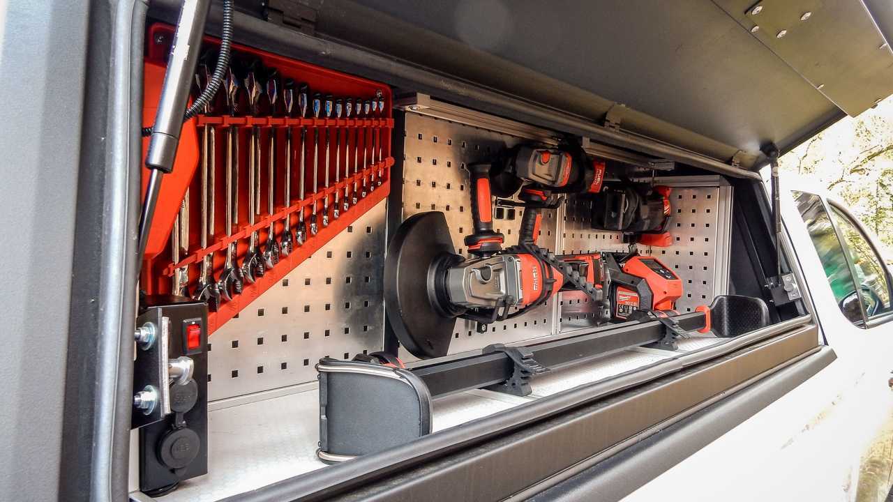 Mitsubishi L200 (2021) mit Milwaukee-Handwerkerausbau