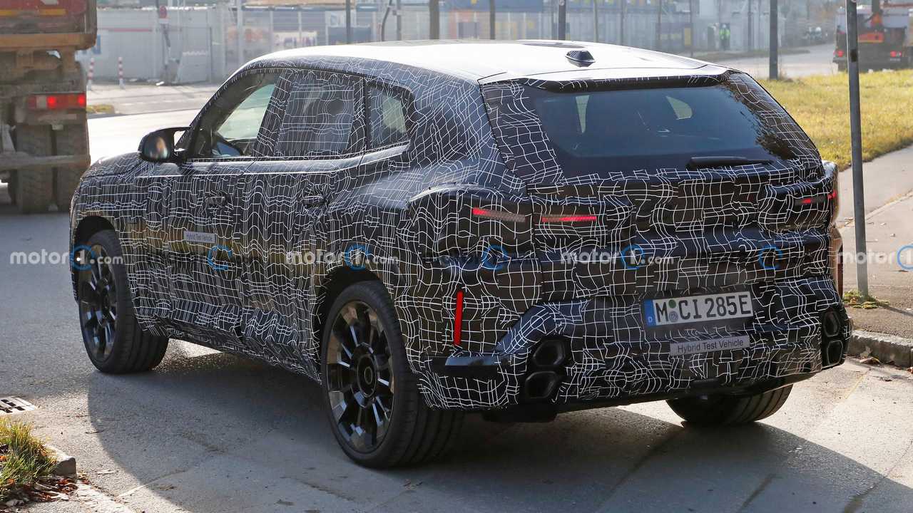BMW X8 M, i nuovi scatti spia in vista del debutto