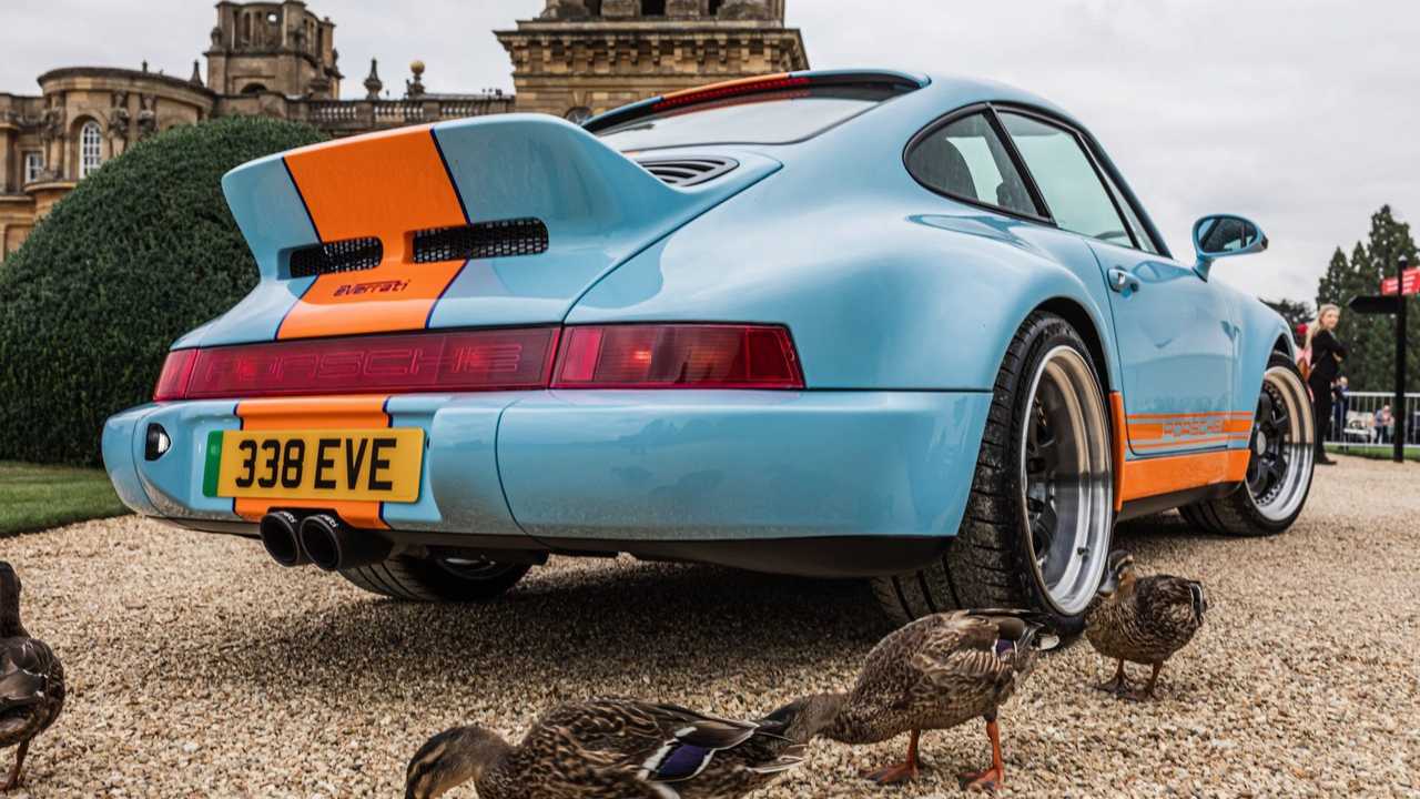 Porsche 911 Generazione 964 by Everrati con livrea Gulf