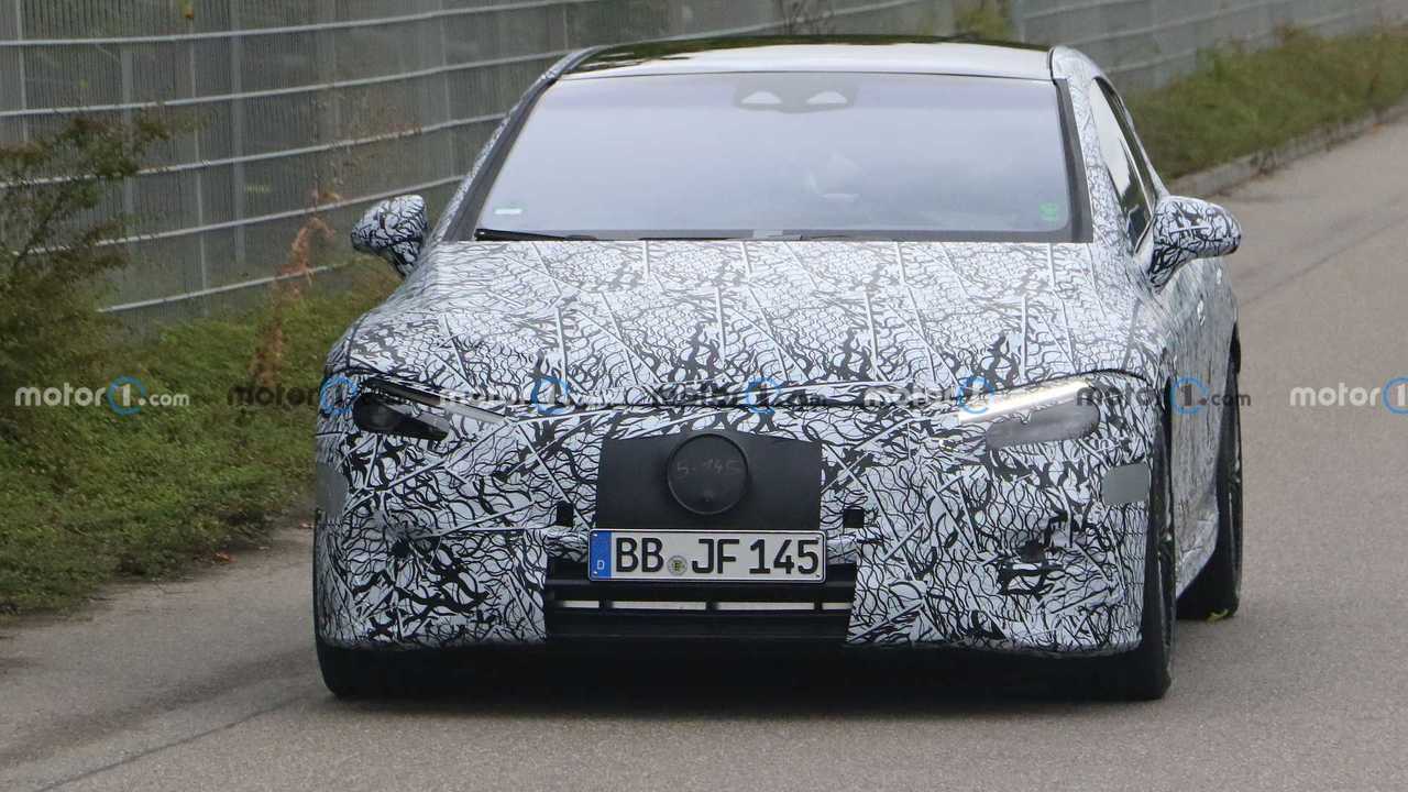 Фото шпиона Мерседес-AMG EQE 53