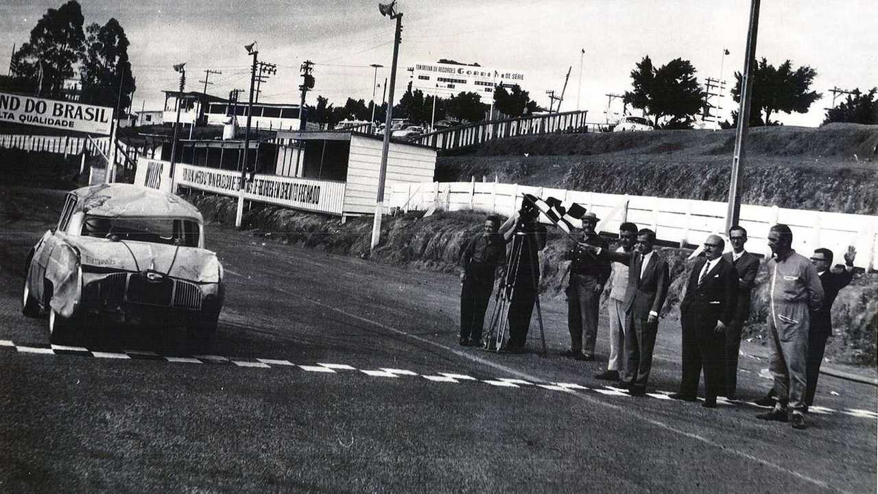 Renault Gordini buscando o recorde em Interlagos