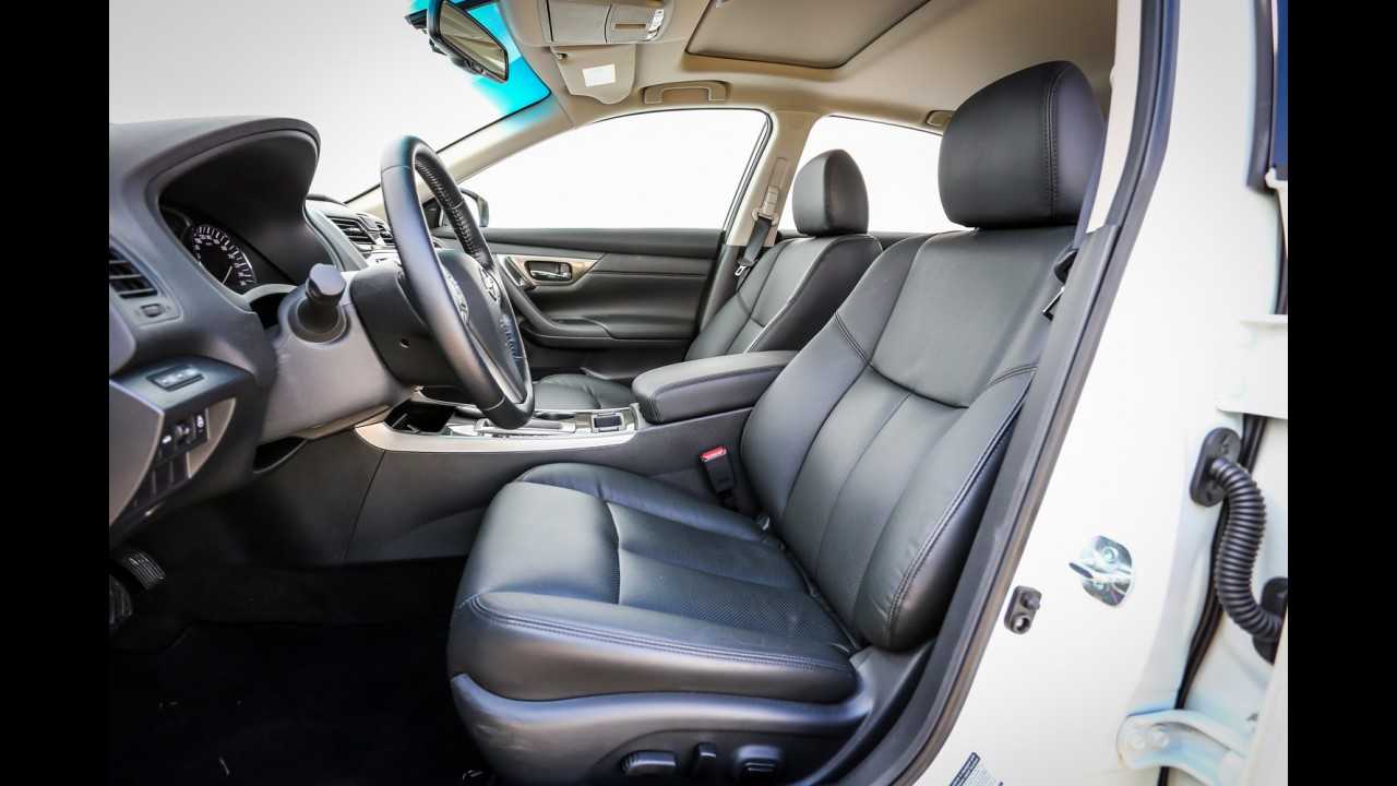 Teste CARPLACE: Altima encara Fusion pela vaga na diretoria