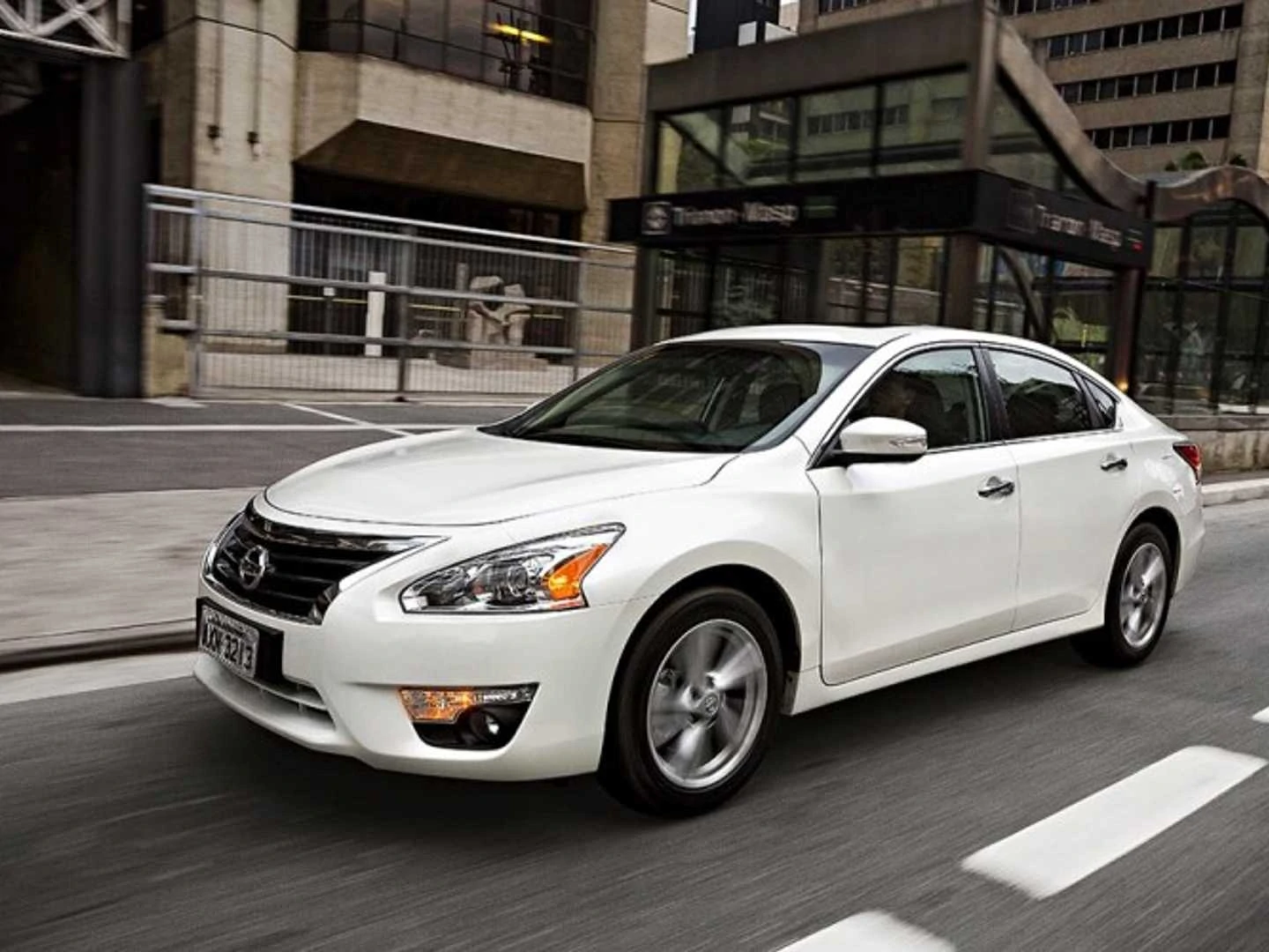 Volta Rápida: novo Altima leva Nissan de volta ao luxo