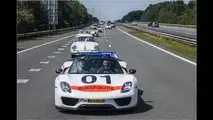 Supersportler mit Blaulicht
