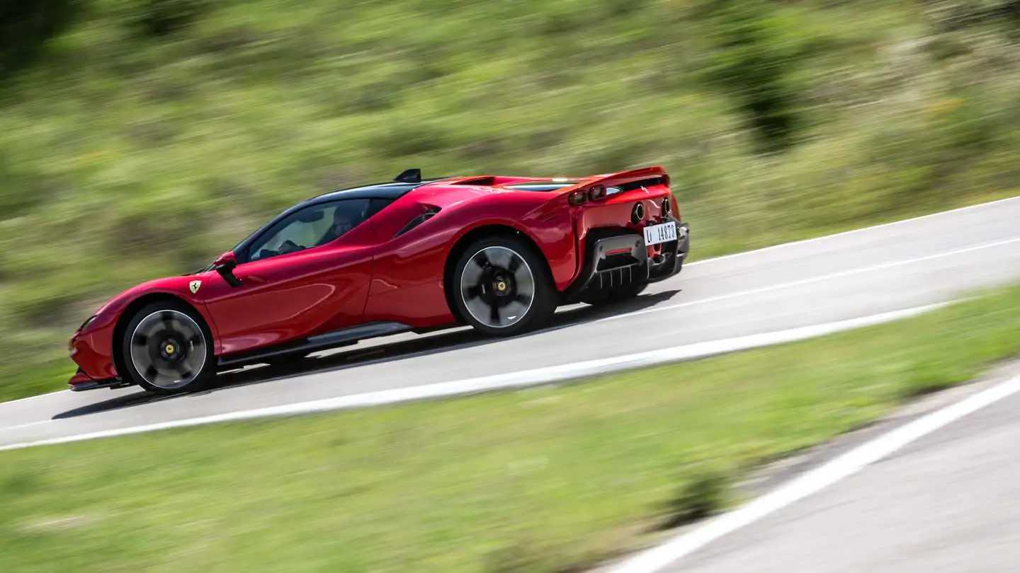vid-o-l-incroyable-acc-l-ration-de-la-ferrari-sf90-stradale-de-0