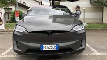 come si trasforma una Tesla in un ufficio