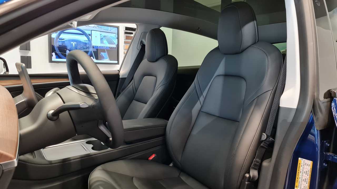 Tesla Model Y dal vivo