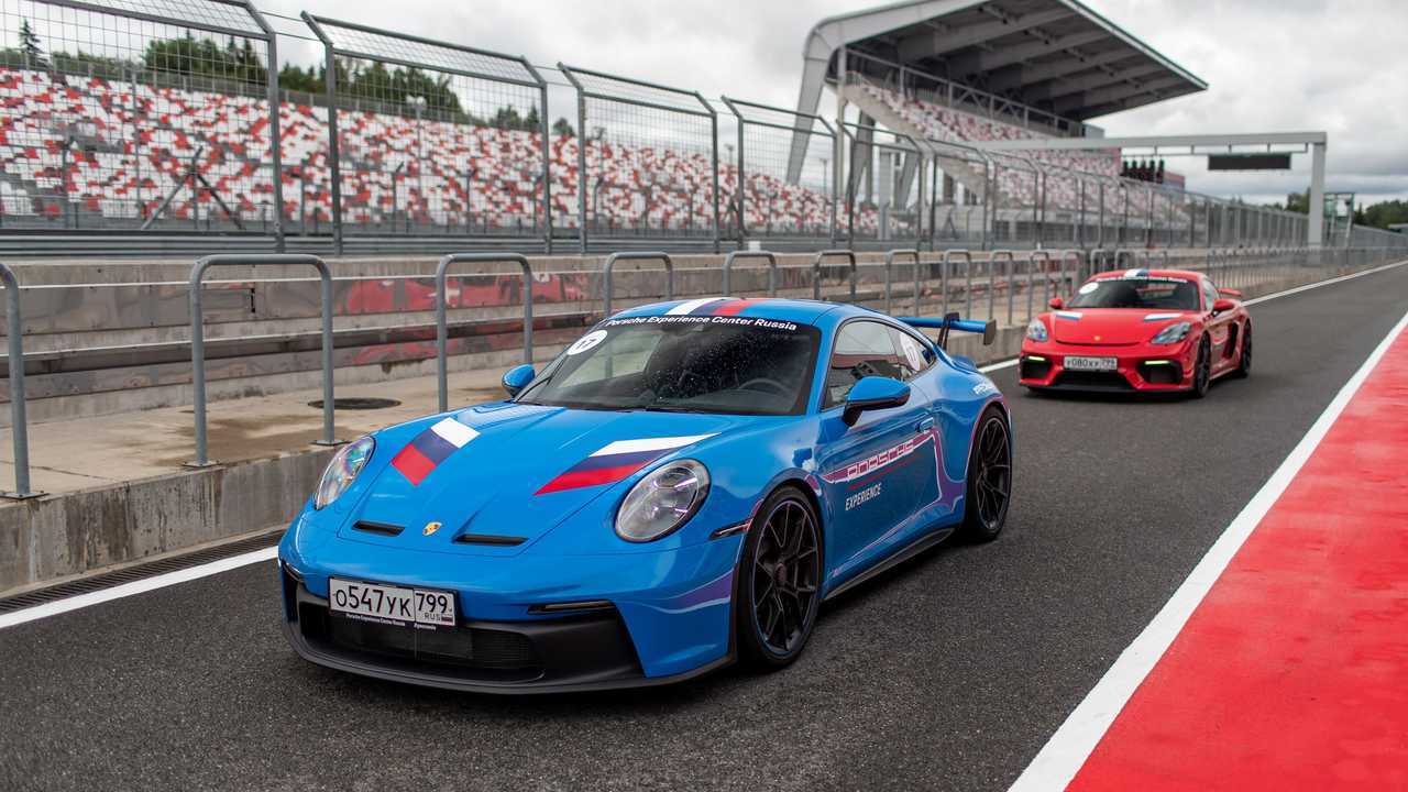 Porsche 911 GT3 на пит-лейне