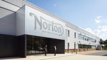 Pabrik Norton Motorcycles di Solihull, Inggris