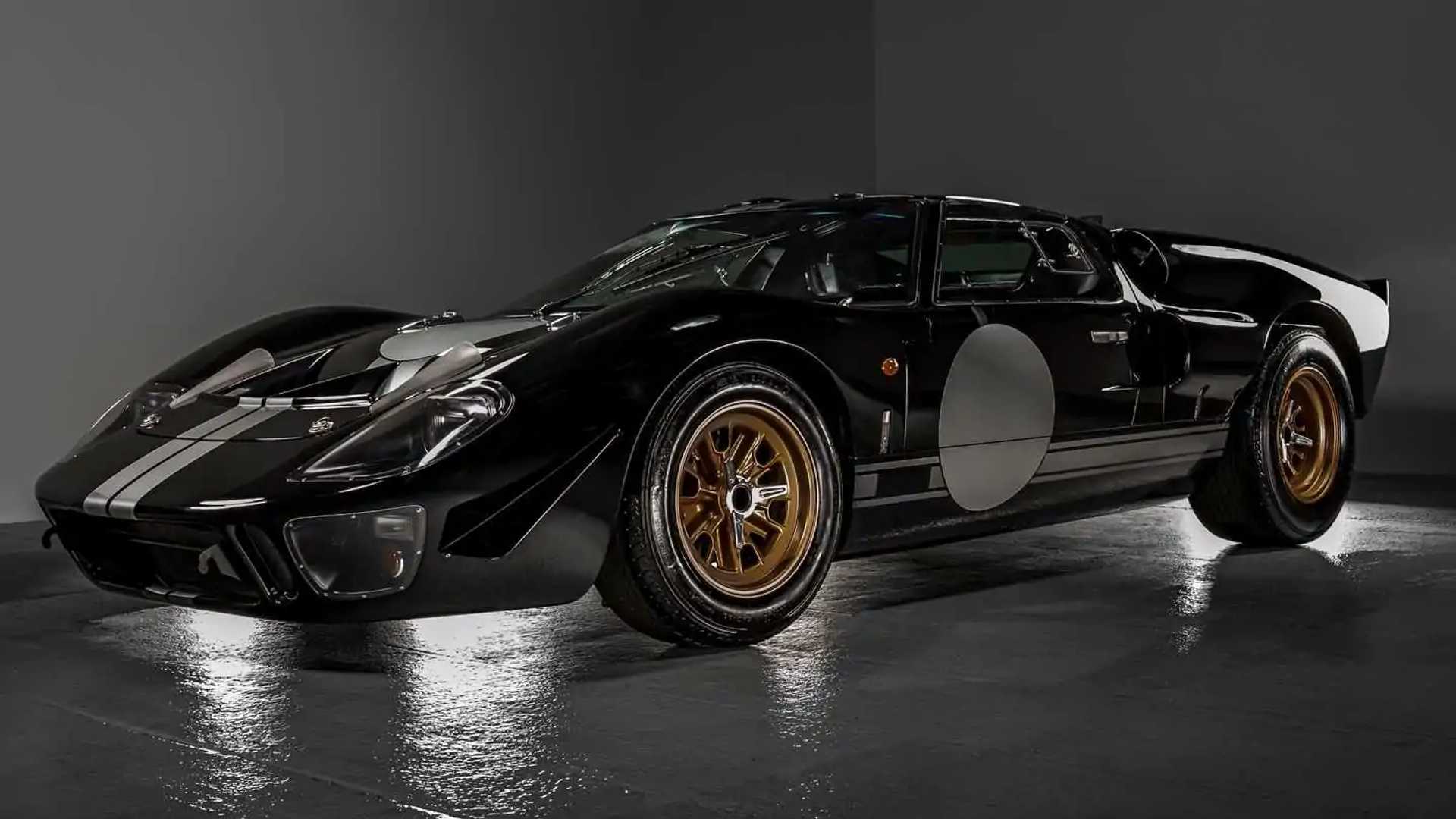 Super rendimiento y Everrati GT40 EV tres cuartos