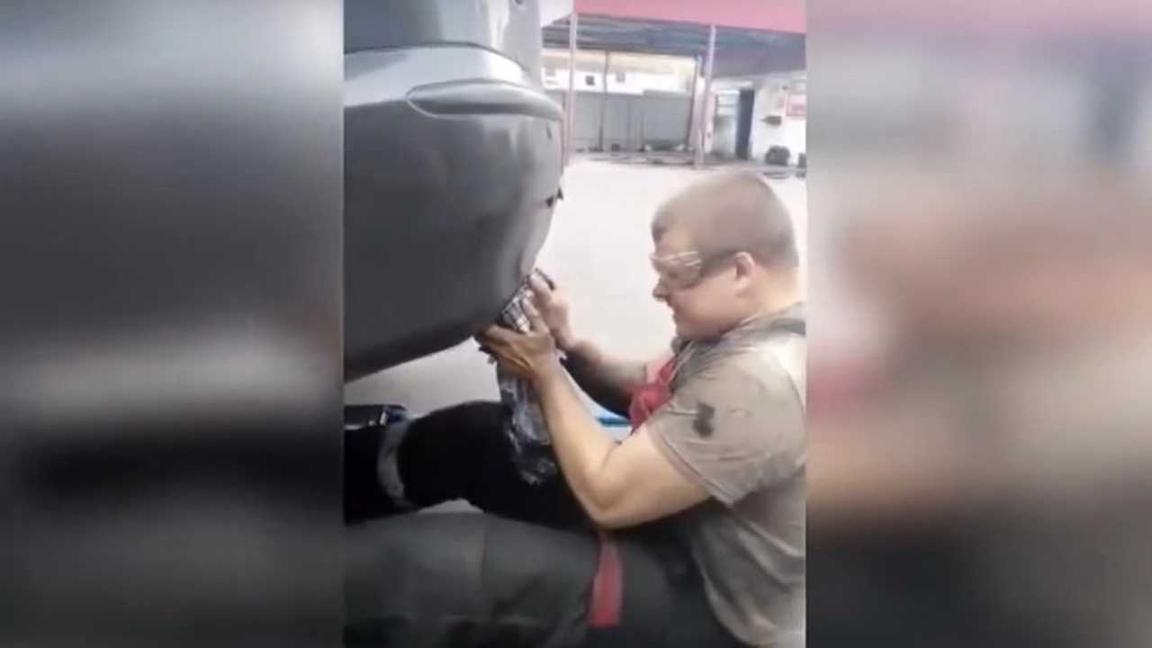 Çalışan bir otomobilin egzozunu kapatırsanız ne olur?