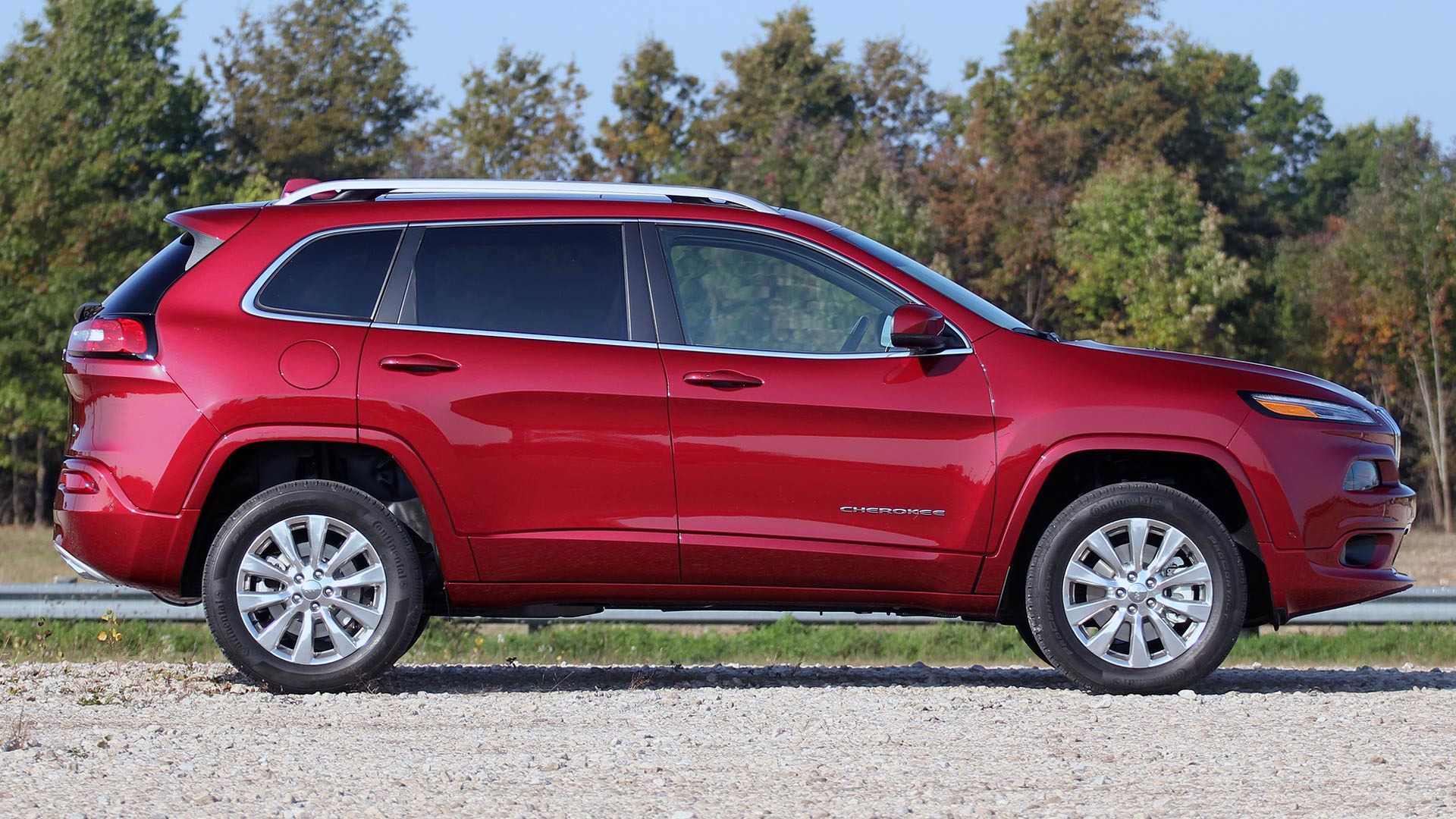 2017-jeep-cherokee-overland-profile-3