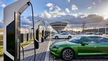 Porsche Taycan beim Aufladen