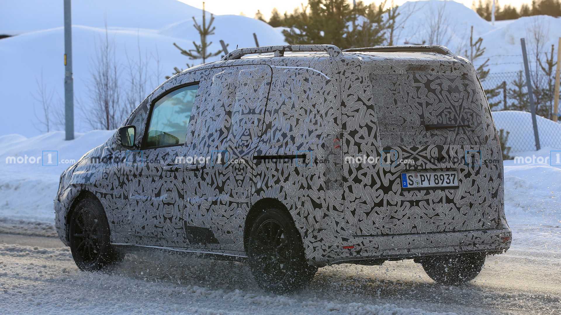 new-mercedes-benz-citan-first-spy-photo.jpg