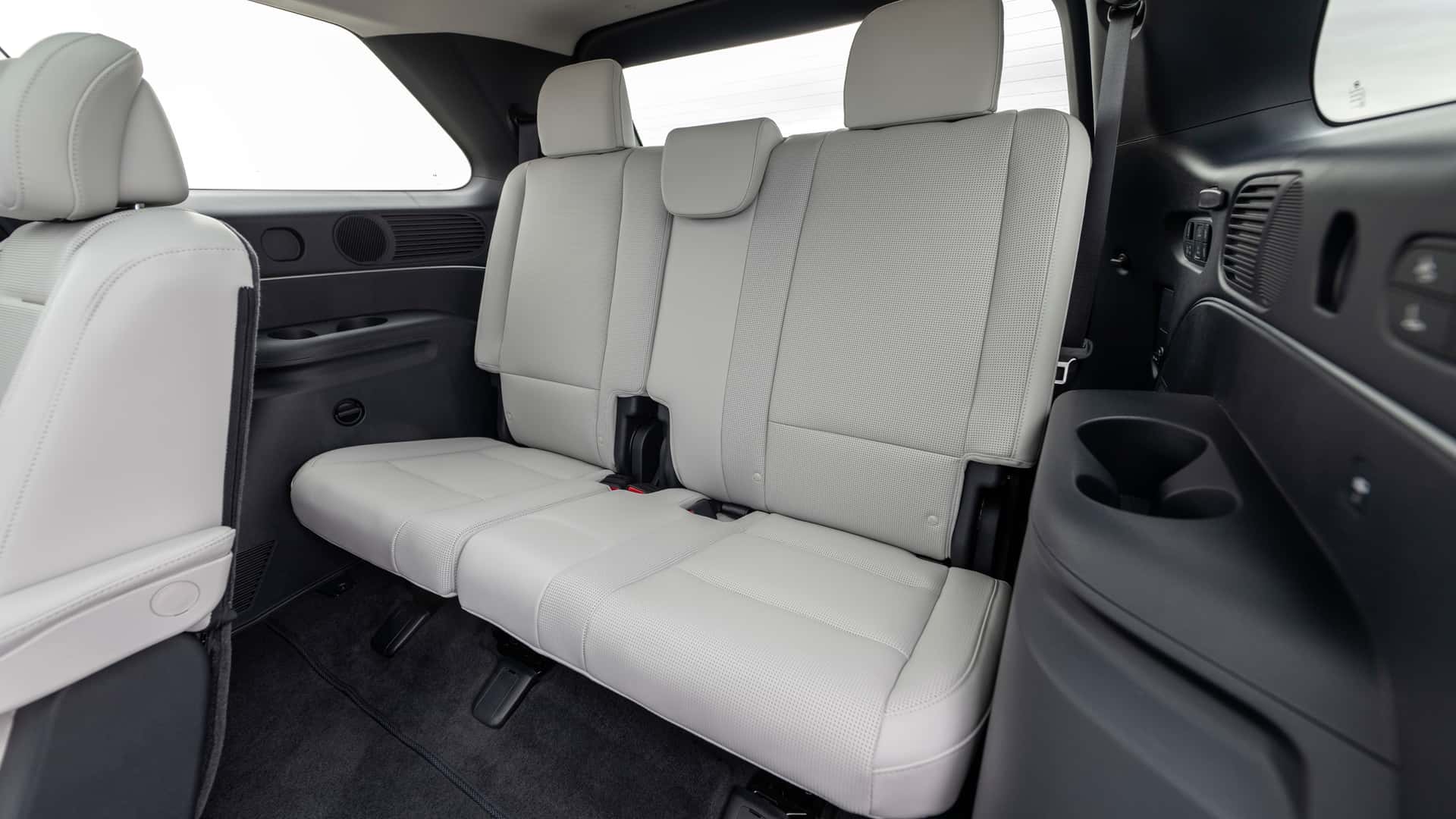 https://cdn.motor1.com/images/mgl/2N0Jon/s1/2026-hyundai-palisade-us-spec.jpg