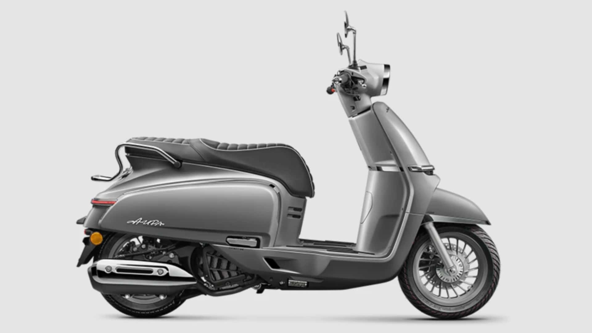 This New CFMoto Scooter Is Retro On the Outside, Modern On the Inside