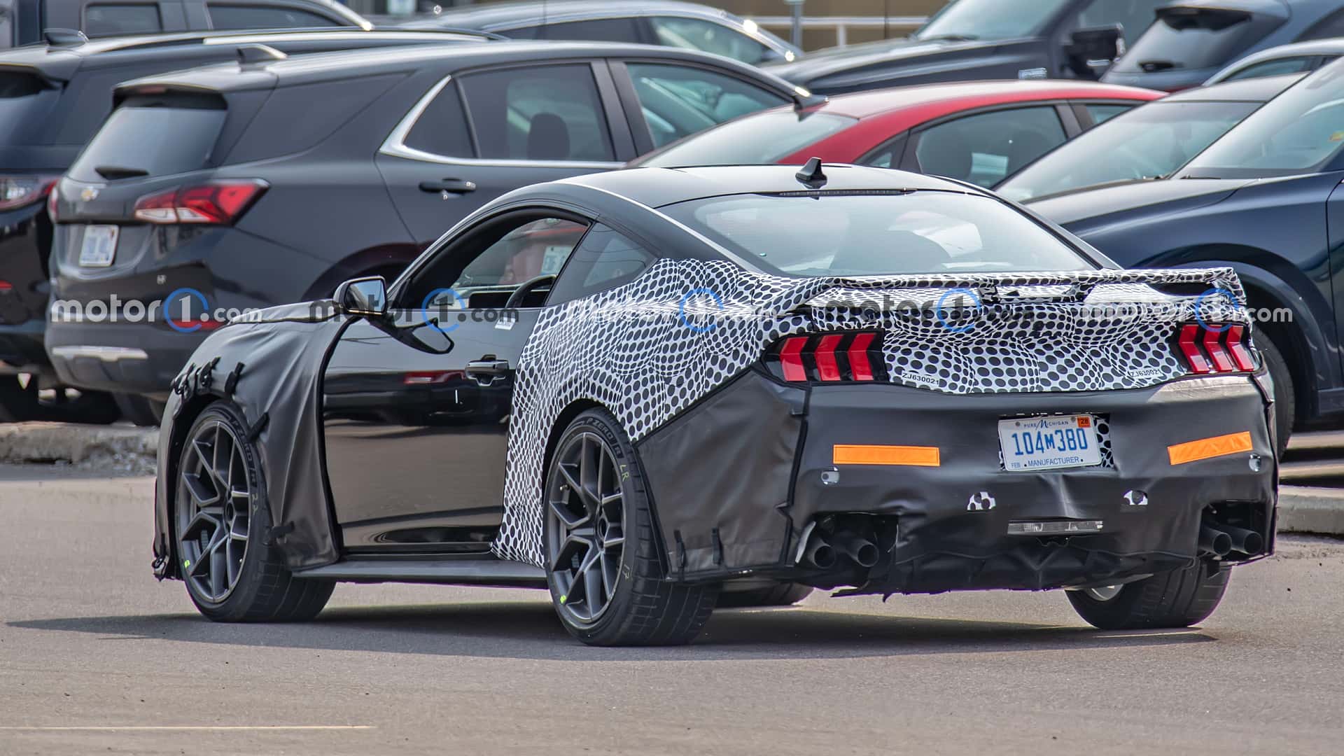 Flagra: nova geração do Shelby GT500 parece ameaçadora mesmo camuflada