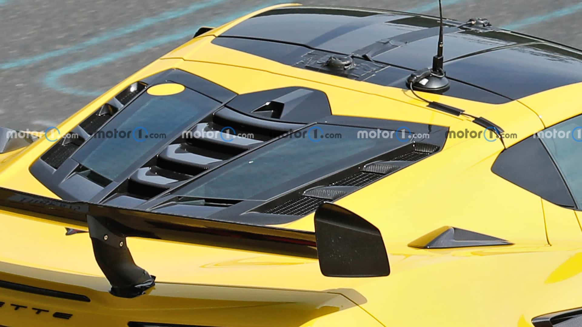 https://cdn.motor1.com/images/mgl/2N0n6p/s1/2026-chevrolet-c8-corvette-zora-spy-shots-undisguised-exterior-54.jpg