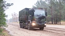 Mercedes-Benz Arocs 6x6 in Flecktarn