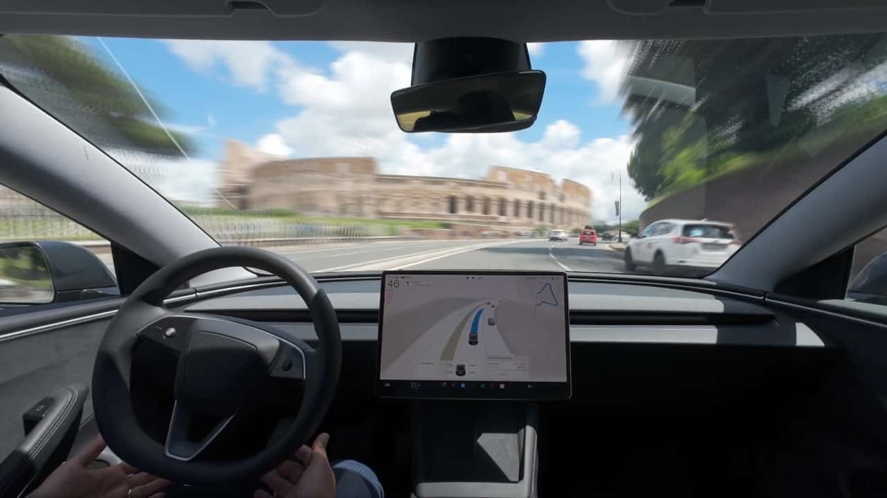 Tesla testa il FSD a Roma