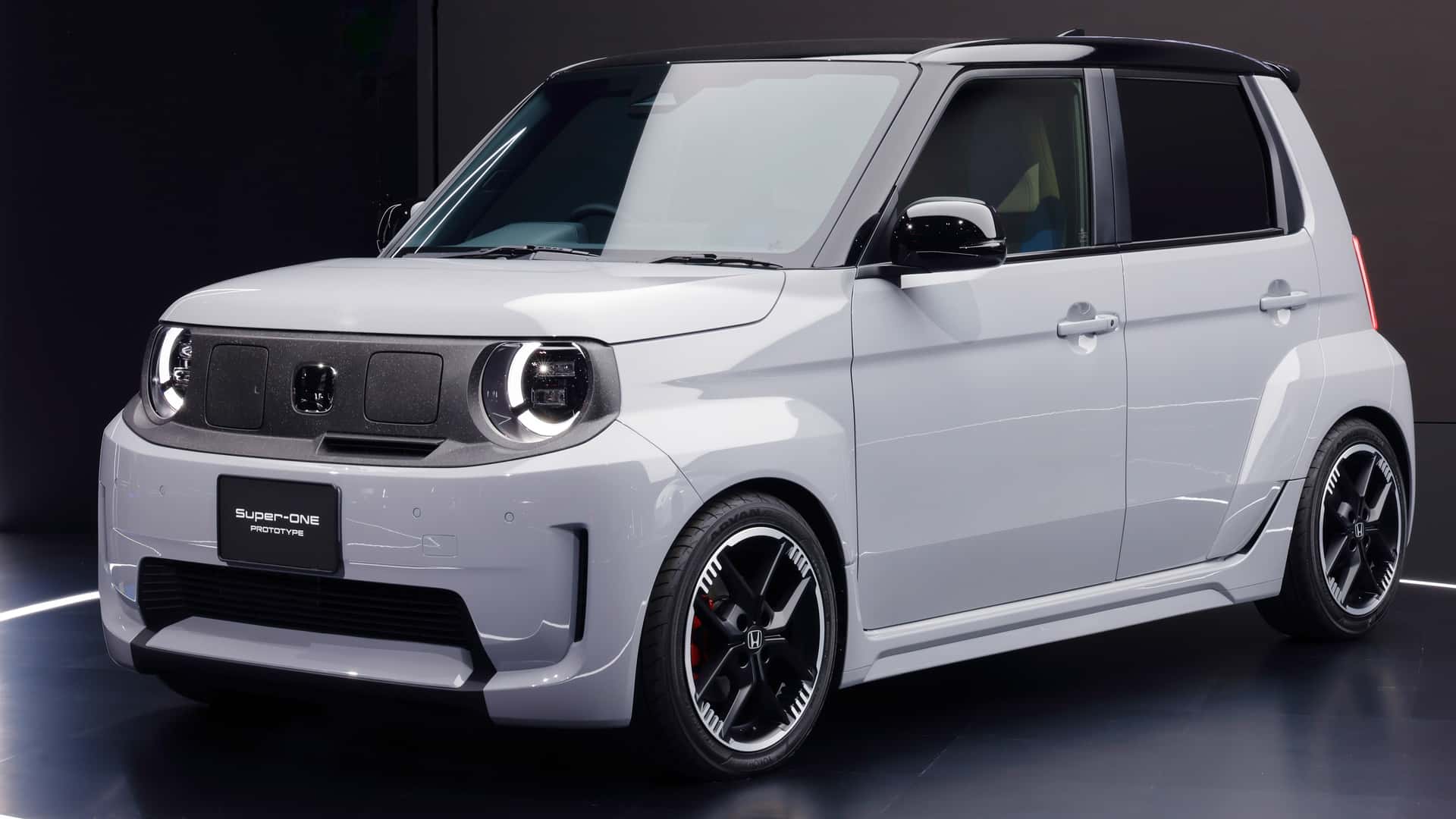 Honda's Tiny EV Hot Hatch Pretends It Has A Gas Engine