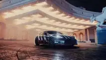 La Mercedes-AMG GT Coupé 4 porte con Brad Pitt e George Russell