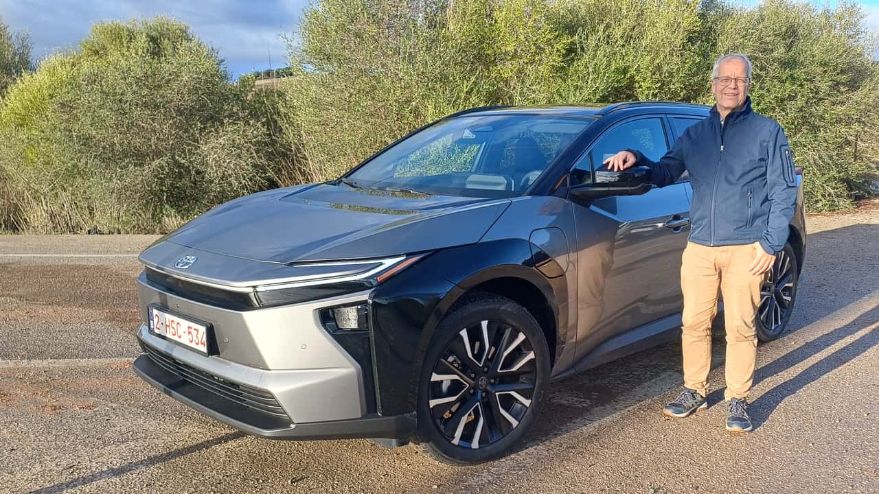Toyota bZ4X AWD mit Autor Stefan Leichsenring