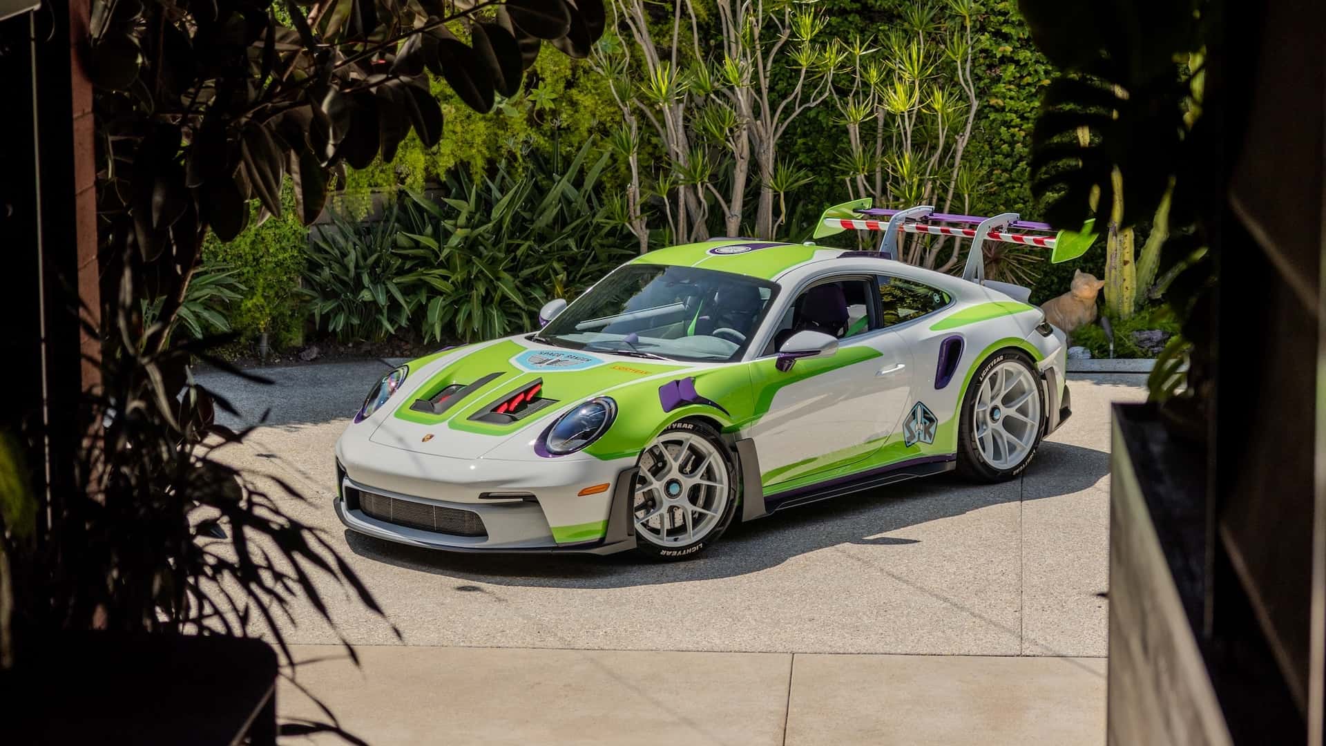 https://cdn.motor1.com/images/mgl/2N410M/s1/porsche-and-pixar-toy-story-collaboration.jpg