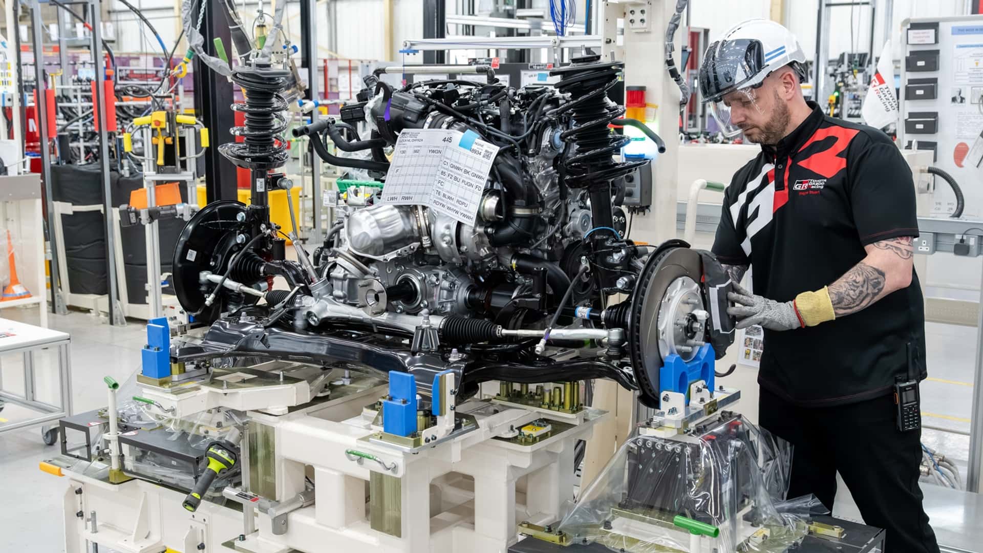 https://cdn.motor1.com/images/mgl/2N43zM/s1/toyota-gr-corolla-uk-plant-tour.jpg