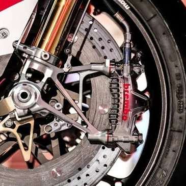 Карбон-керамические диски Brembo Hyction приходят в мотоспортивные гонки. Появятся ли они на дорожных супербайках? — фото 3