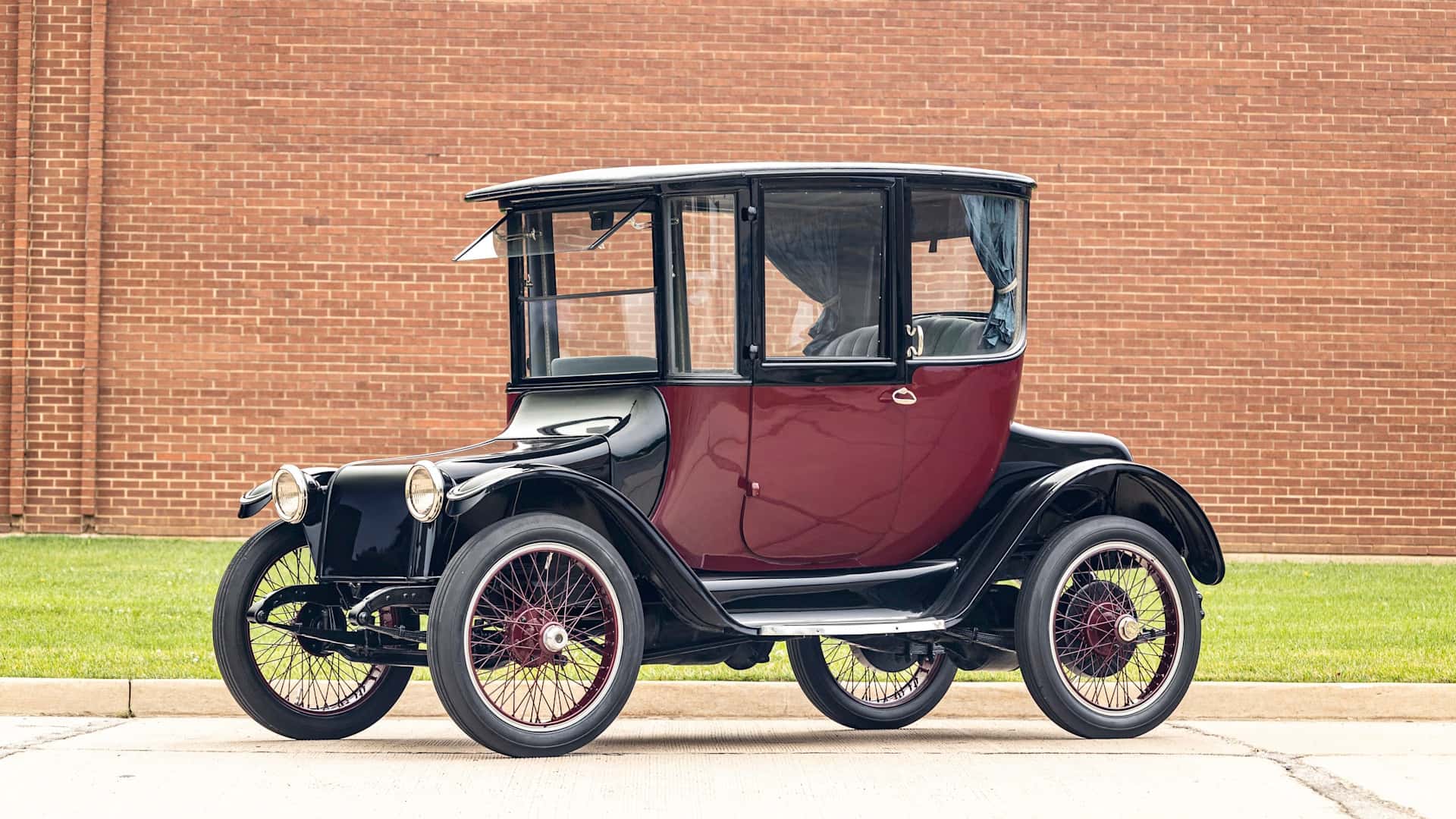 Un Eléctrico de 1918 Supera al Primer Nissan Leaf en Autonomía: La Curiosidad de la Velocidad Limitada