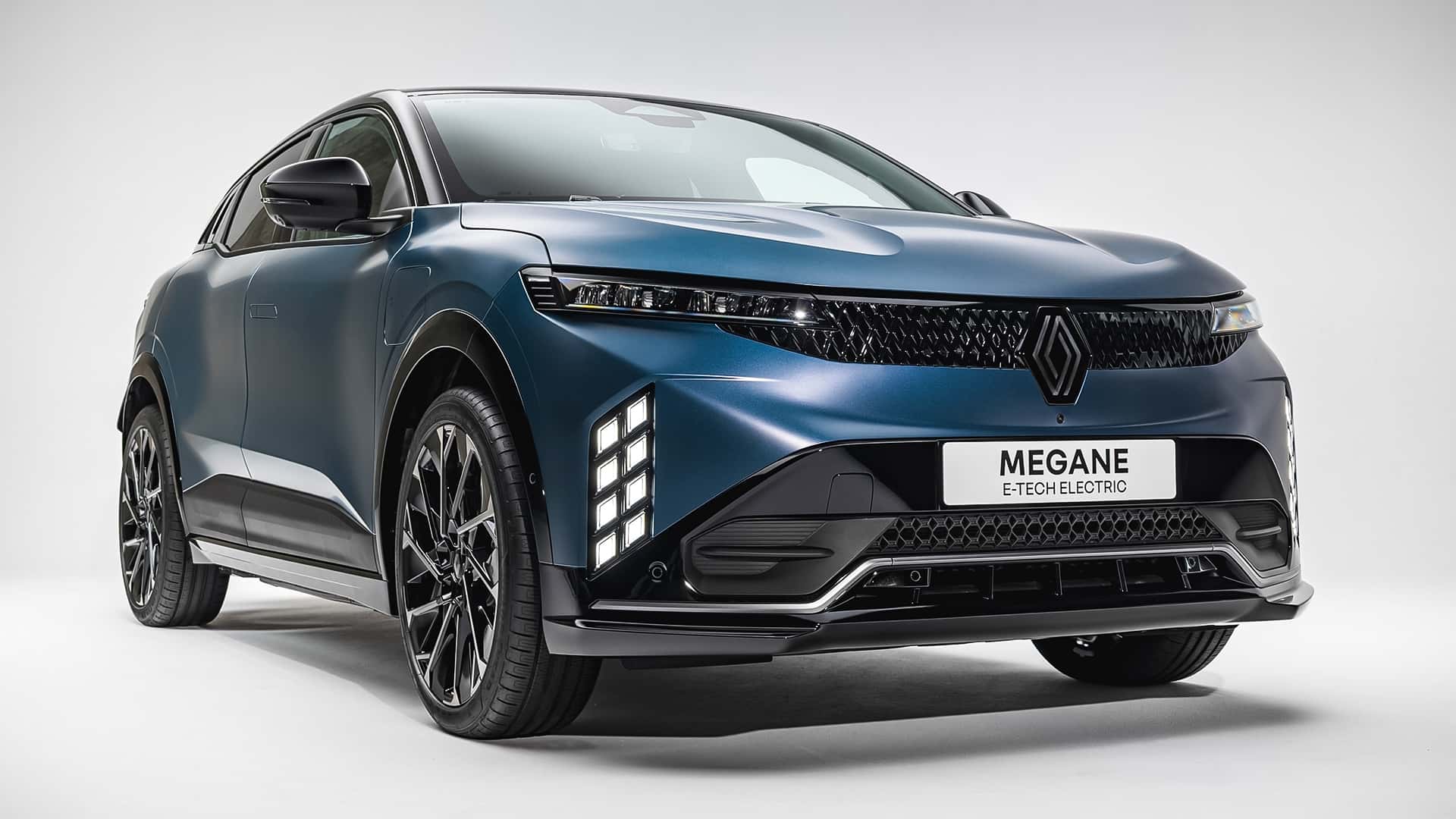 https://cdn.motor1.com/images/mgl/2N4ejz/s1/renault-megane-e-tech-2026.jpg