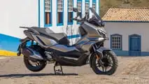Dafra lança nova SYM ADXTG 300 2027 no Brasil por R$ 32.990