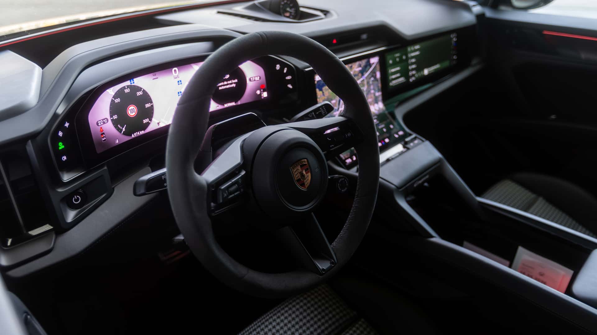 https://cdn.motor1.com/images/mgl/2N4ygx/s1/2026-porsche-cayenne-s-coupe-electric.jpg