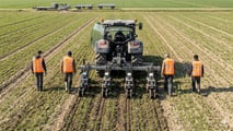 Analisi tecnica sull integrazione delle tecnologie digitali e meccatroniche nelle macchine agricole professionali e sulle ricadute operative e gestionali per l azienda agricola
