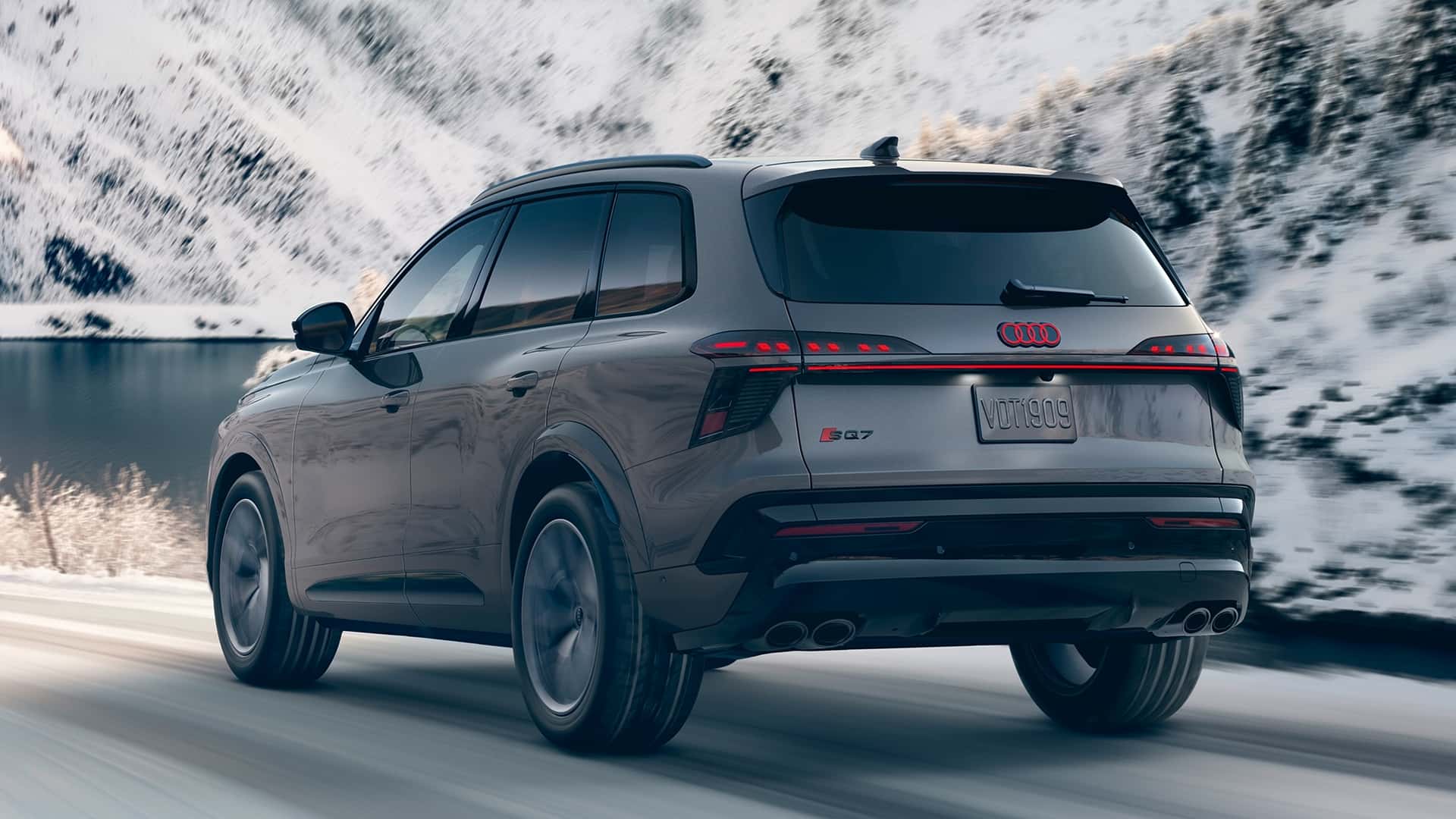 https://cdn.motor1.com/images/mgl/2N4zW4/s1/2027-audi-sq7.jpg