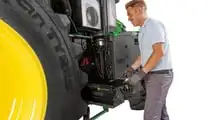 Nuovi trattori John Deere 8R, 8RT e 8RX: comfort evoluto, più efficienza e tecnologie smart per aziende agricole. in crescita