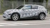 Foto spia del SUV Mercedes EQC di nuova generazione
