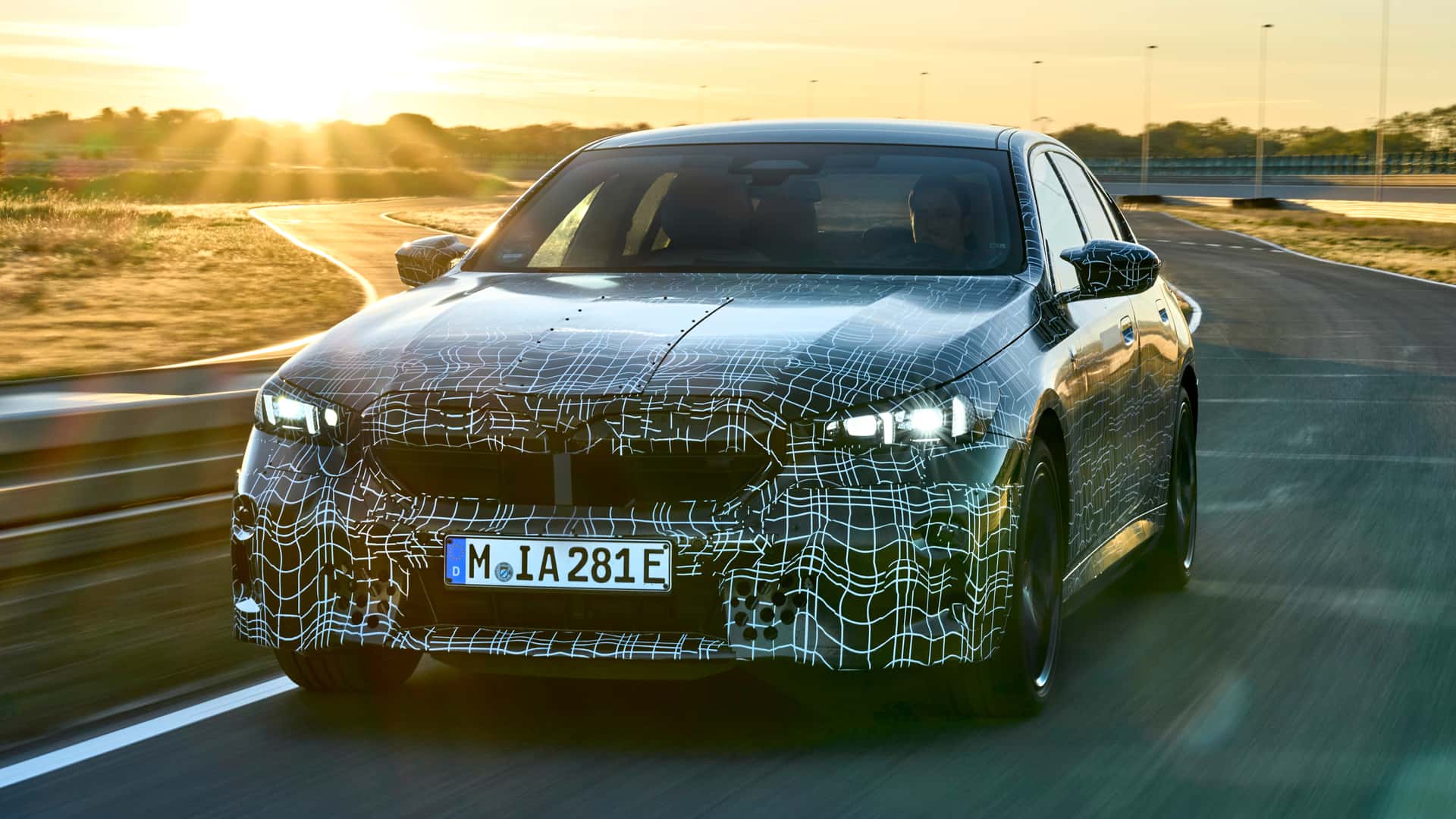 https://cdn.motor1.com/images/mgl/2NAZYg/s1/2024-bmw-i5-m60.jpg