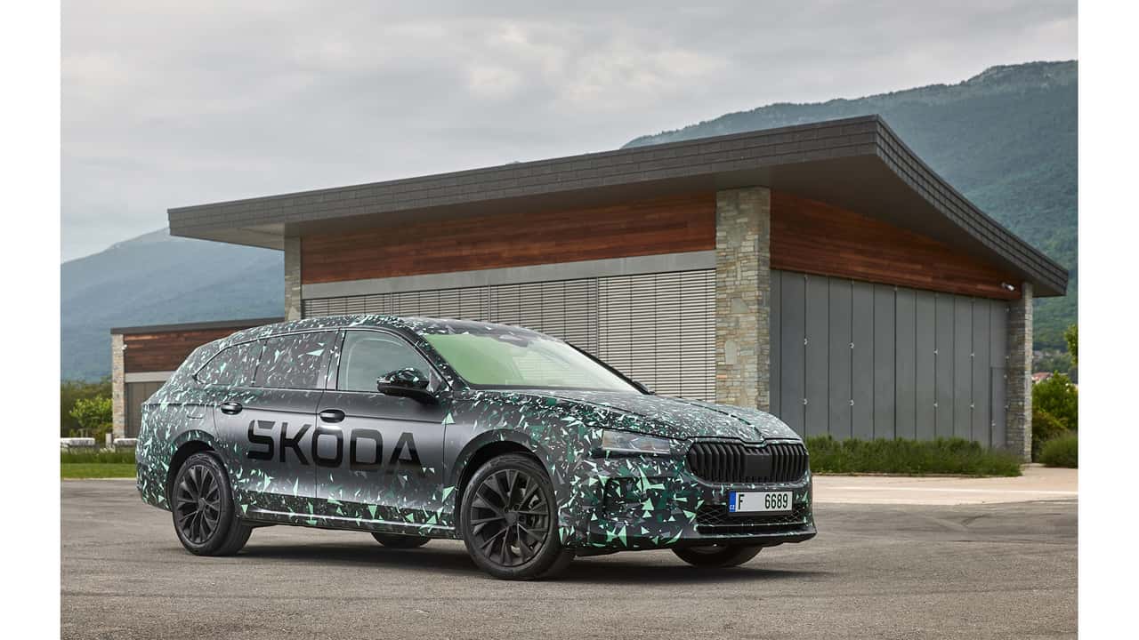 Kamuflajlı Skoda Superb 
